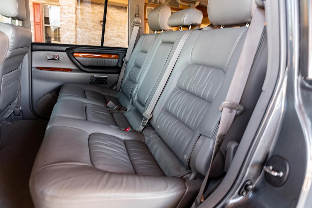 2005 Lexus LX 2nd Gen - Image 21 of 31
