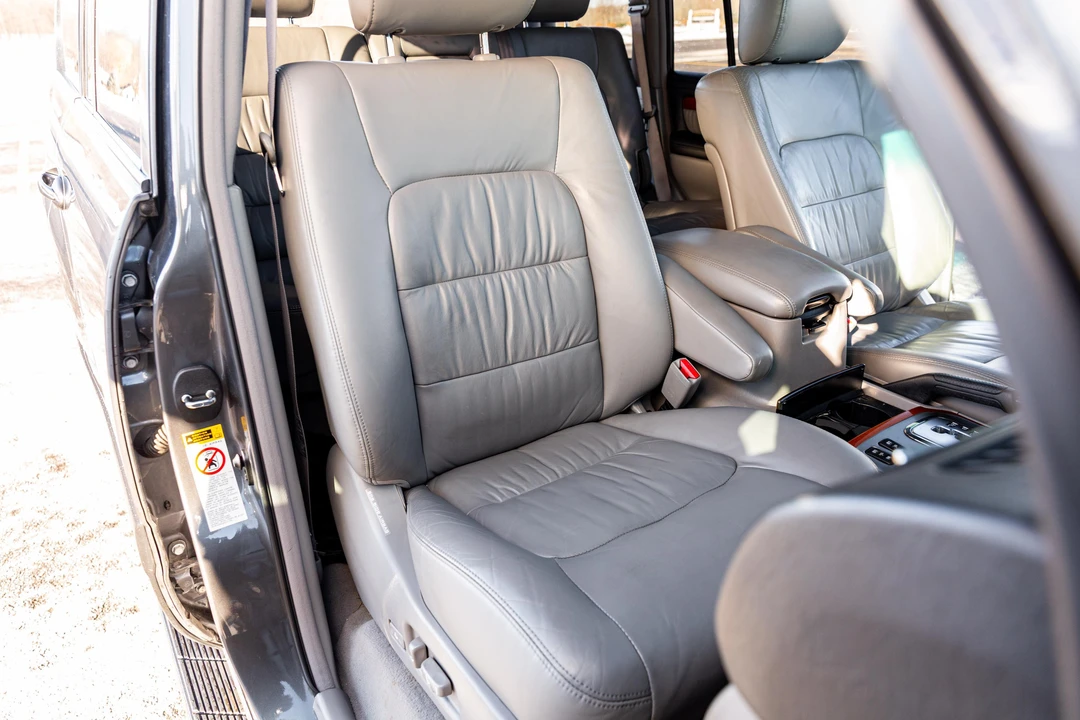 2005 Lexus LX 2nd Gen - Image 20 of 31