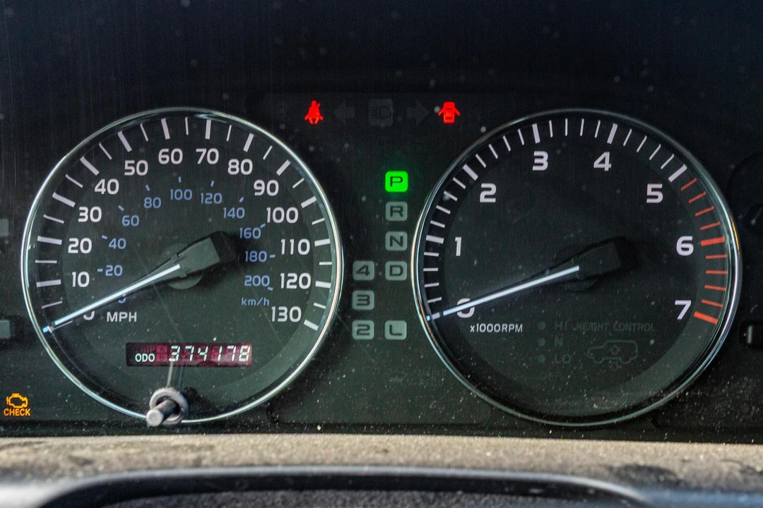 2005 Lexus LX 2nd Gen - Image 17 of 31