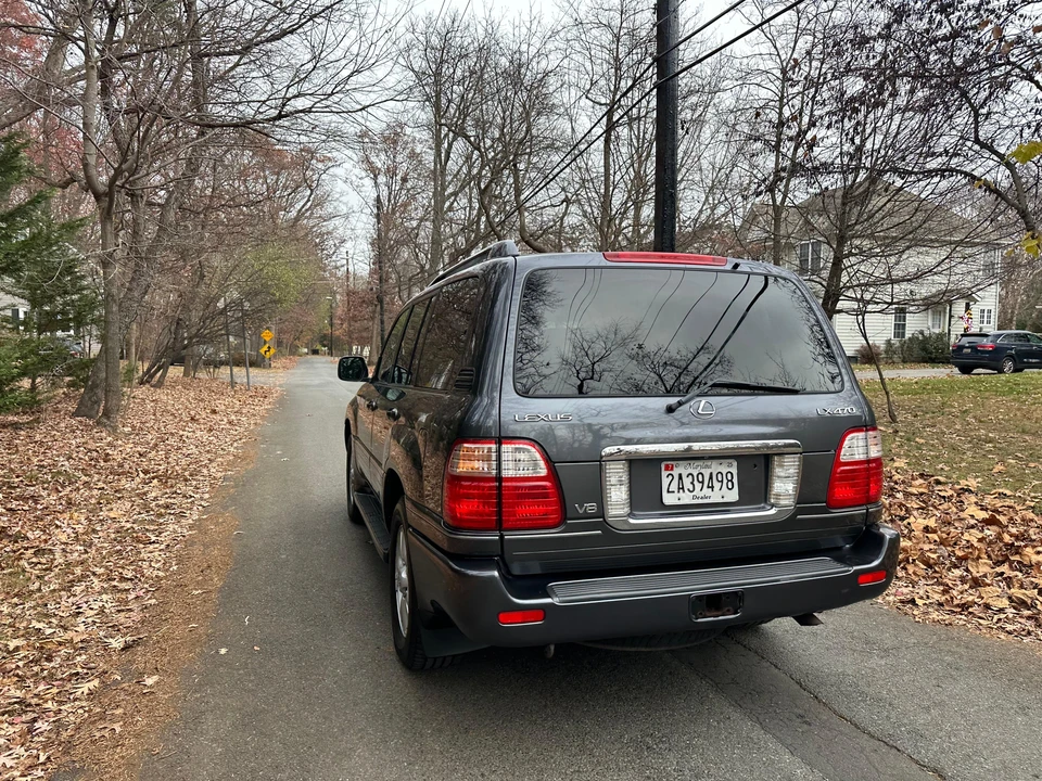 2005 Lexus LX 2nd Gen - Image 21 of 31