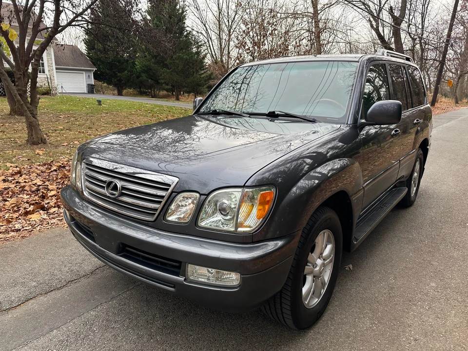 2005 Lexus LX 2nd Gen - Image 10 of 31