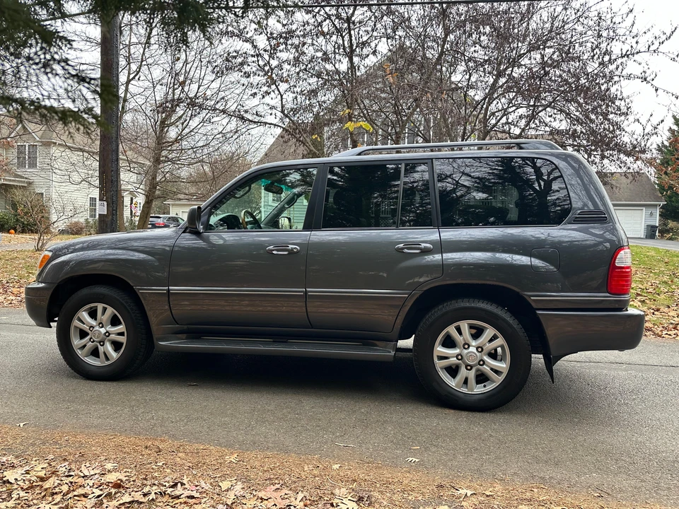 2005 Lexus LX 2nd Gen - Image 18 of 31