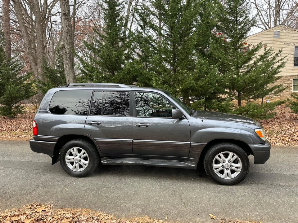 2005 Lexus LX 2nd Gen - Image 30 of 31