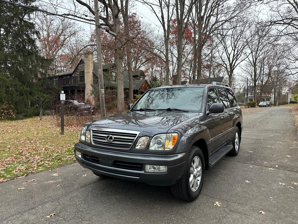 2005 Lexus LX 2nd Gen - Image 9 of 31