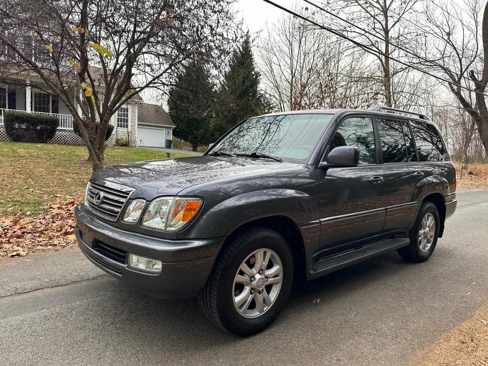 2005 Lexus LX 2nd Gen - Image 13 of 31