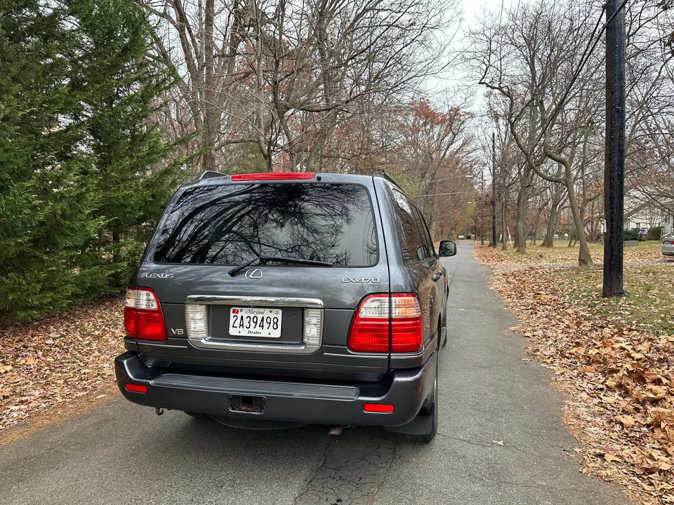 2005 Lexus LX 2nd Gen - Image 23 of 31