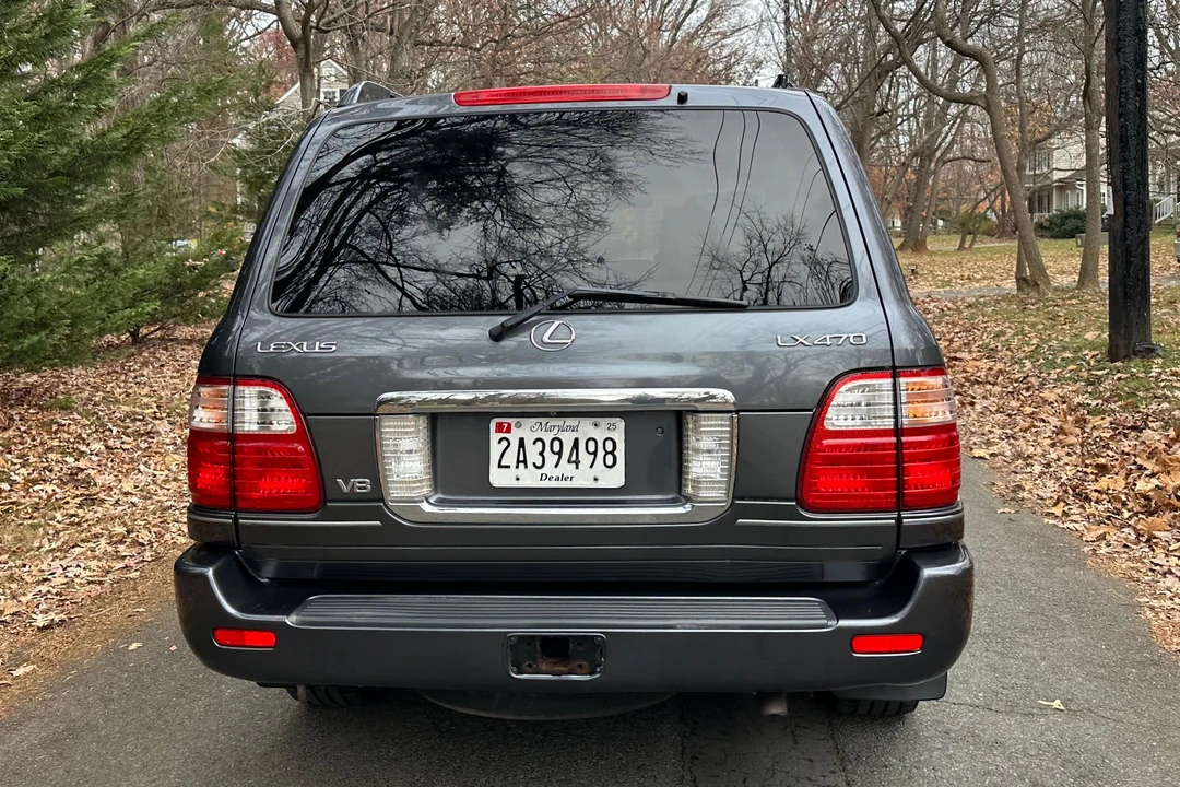 2005 Lexus LX 2nd Gen - Image 5 of 31