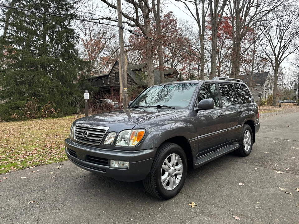 2005 Lexus LX 2nd Gen - Image 12 of 31
