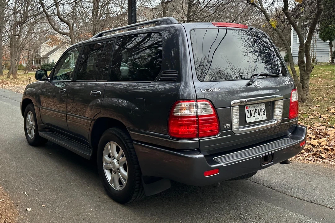 2005 Lexus LX 2nd Gen - Image 4 of 31