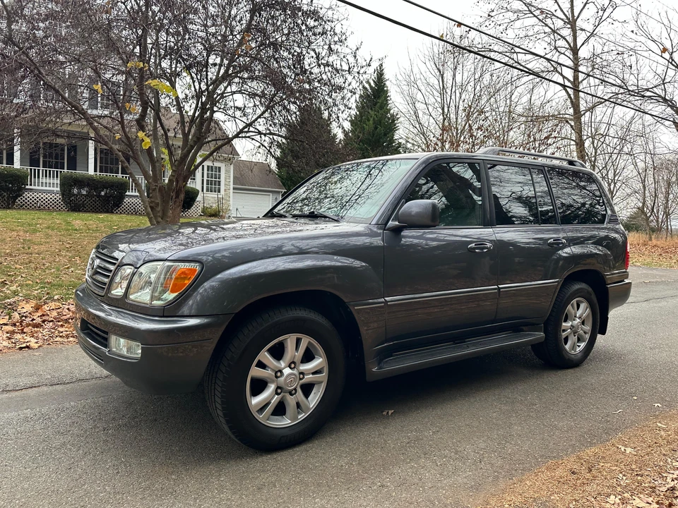 2005 Lexus LX 2nd Gen - Image 16 of 31