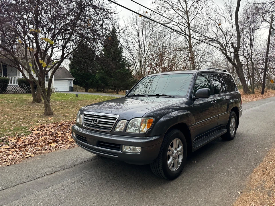 2005 Lexus LX 2nd Gen - Image 11 of 31