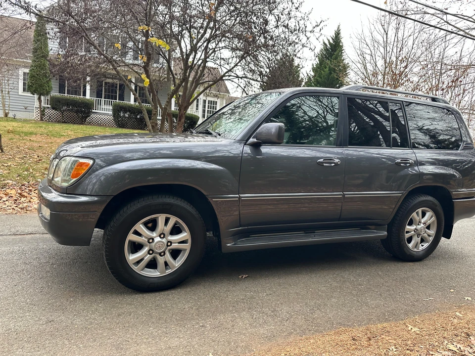 2005 Lexus LX 2nd Gen - Image 17 of 31