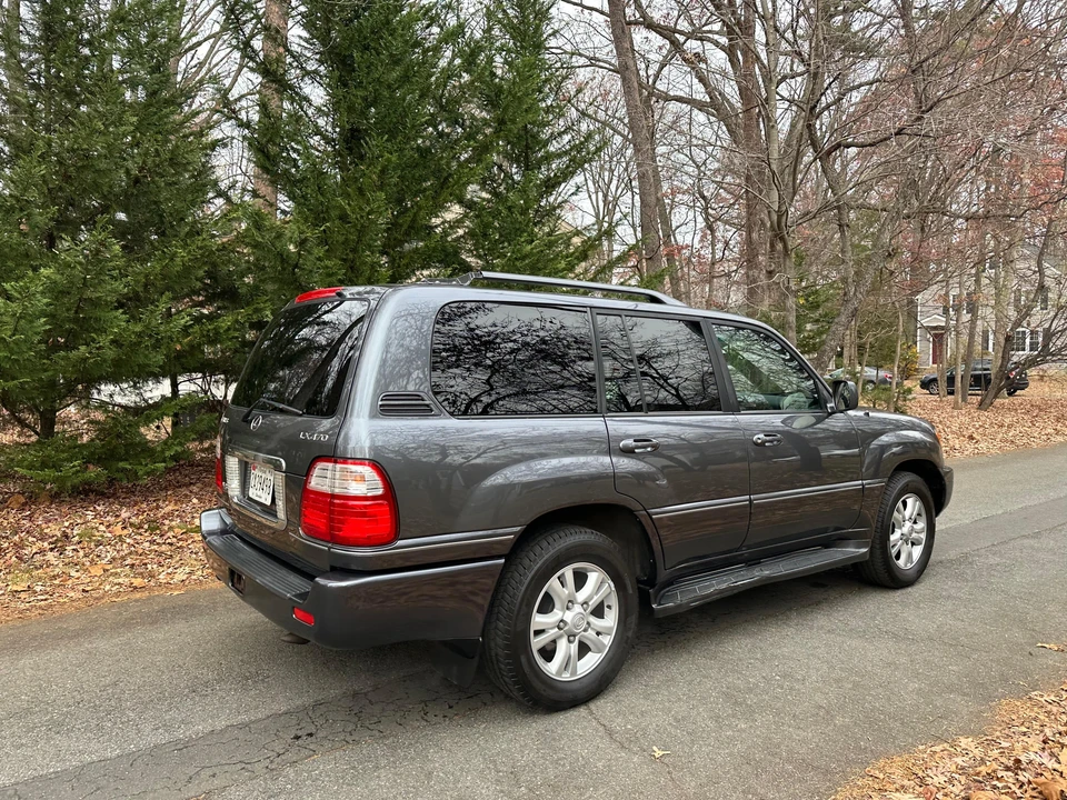 2005 Lexus LX 2nd Gen - Image 26 of 31