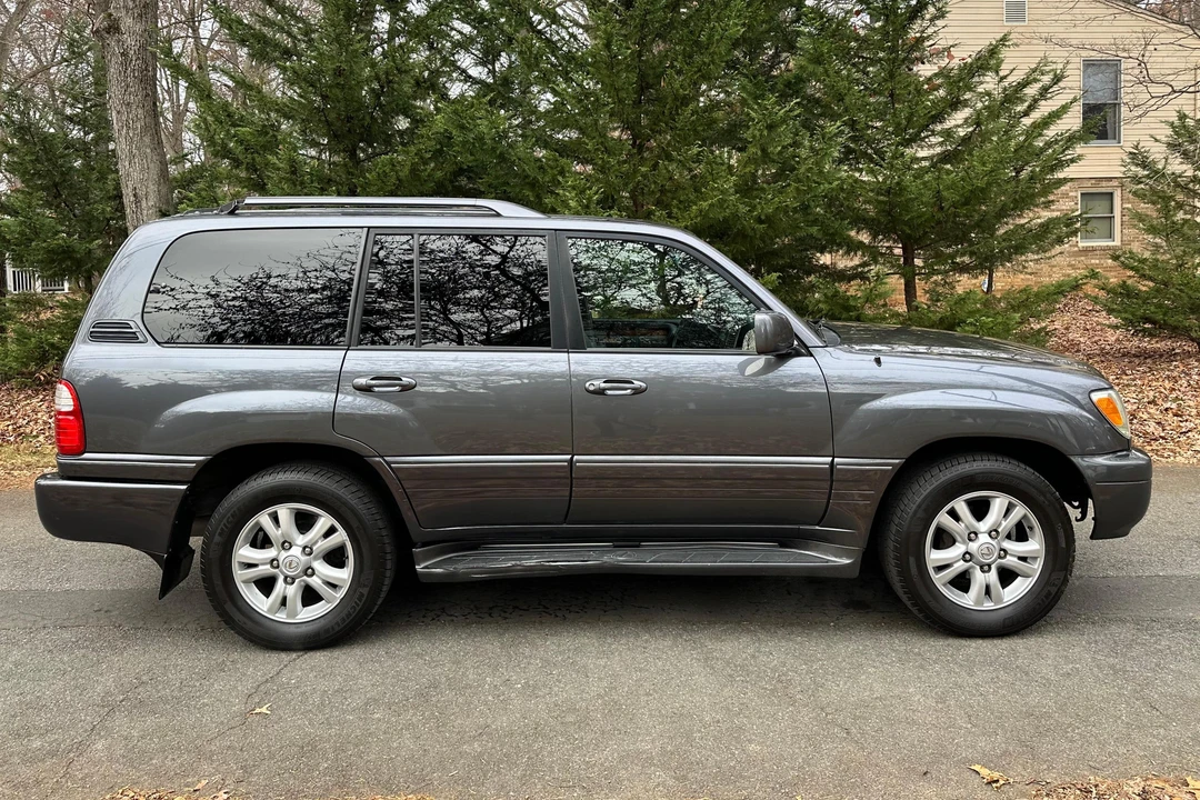 2005 Lexus LX 2nd Gen - Image 3 of 31