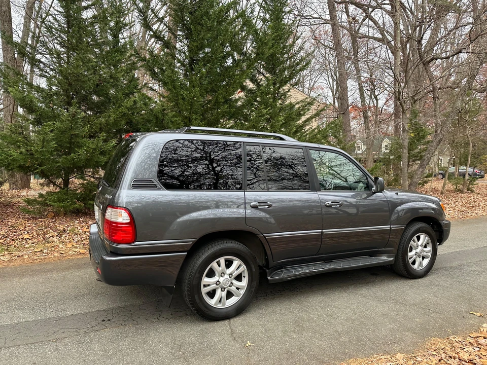 2005 Lexus LX 2nd Gen - Image 27 of 31