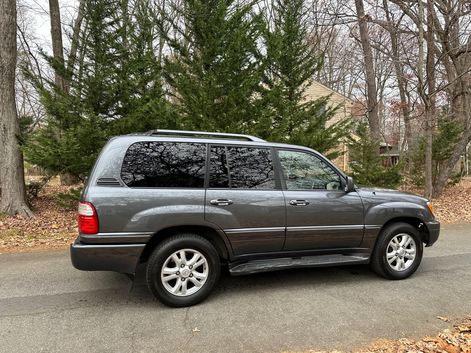 2005 Lexus LX 2nd Gen - Image 28 of 31