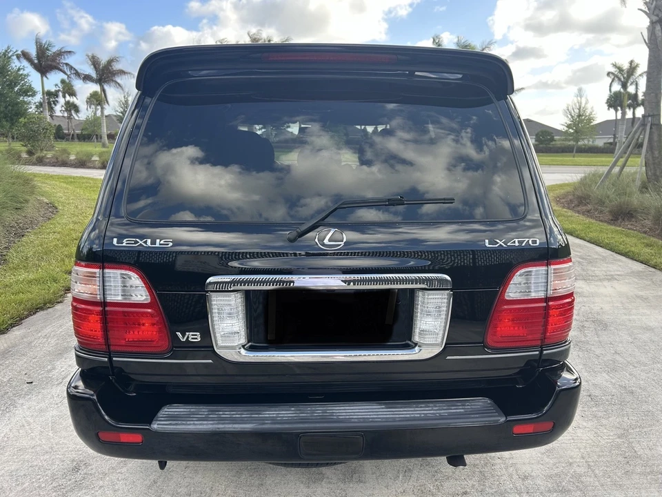 2005 Lexus LX 2nd Gen - Image 6 of 31