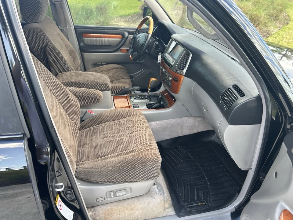 2005 Lexus LX 2nd Gen - Image 25 of 31