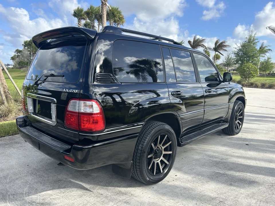 2005 Lexus LX 2nd Gen - Image 5 of 31