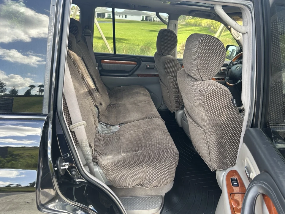 2005 Lexus LX 2nd Gen - Image 27 of 31