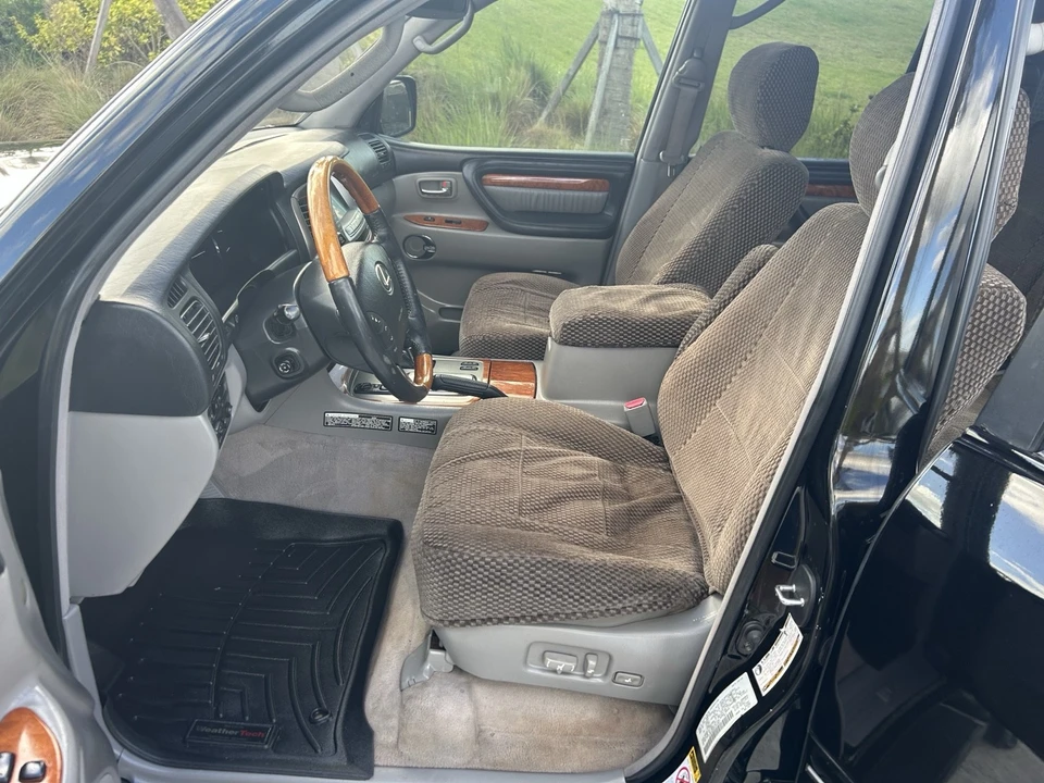 2005 Lexus LX 2nd Gen - Image 19 of 31