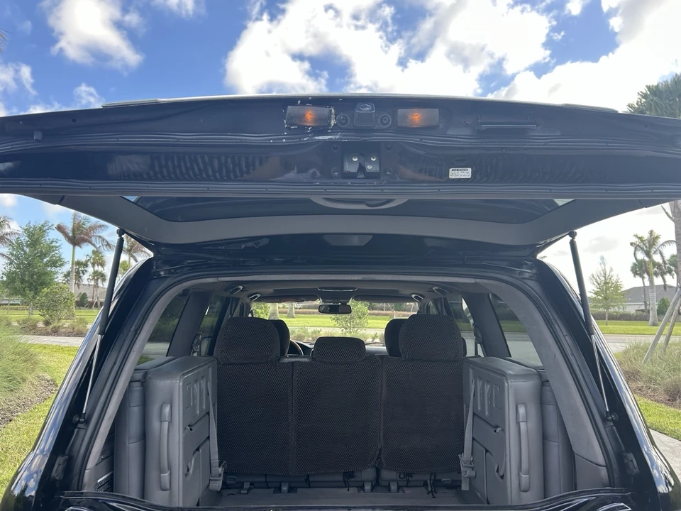 2005 Lexus LX 2nd Gen - Image 9 of 31