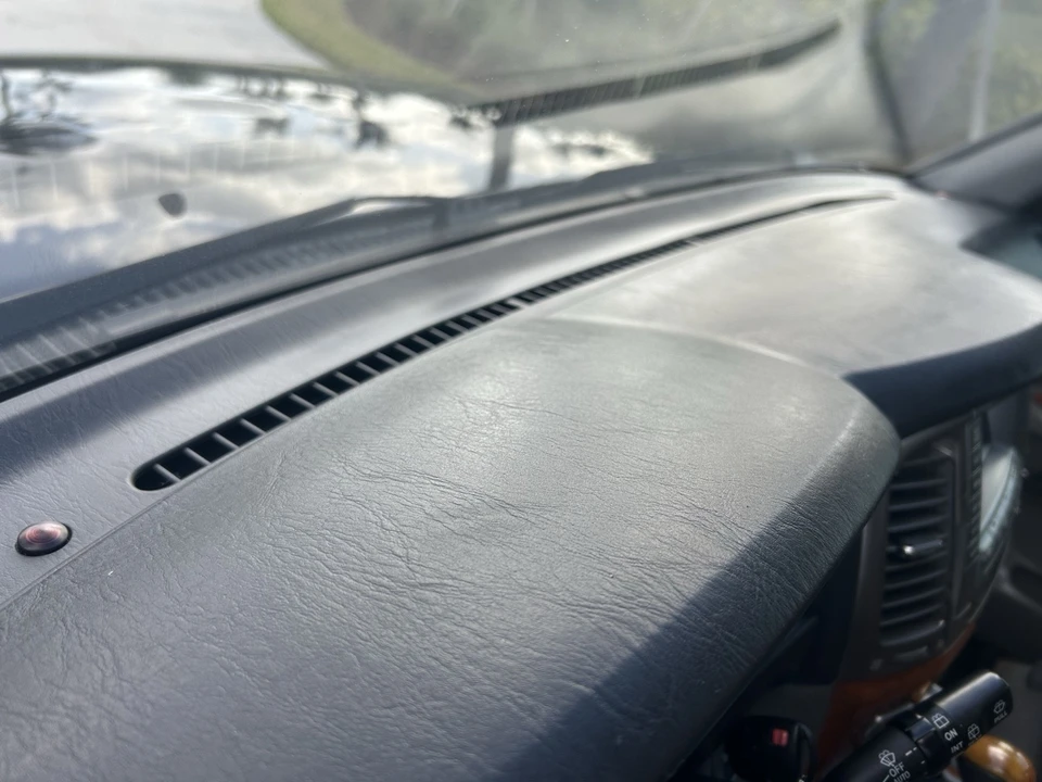 2005 Lexus LX 2nd Gen - Image 22 of 31
