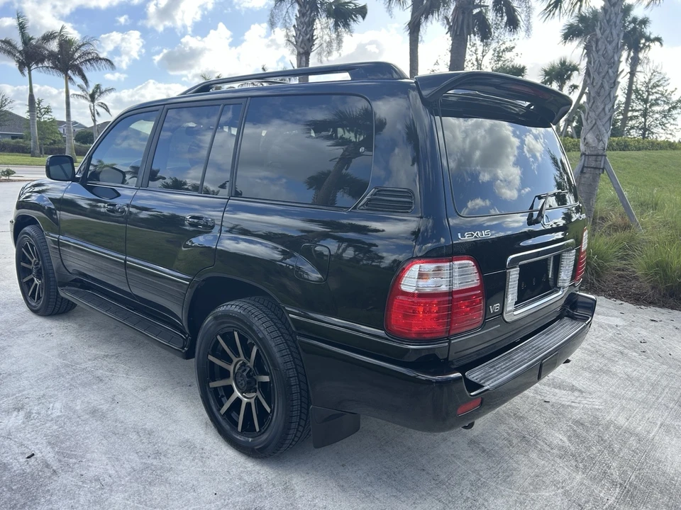 2005 Lexus LX 2nd Gen - Image 4 of 31
