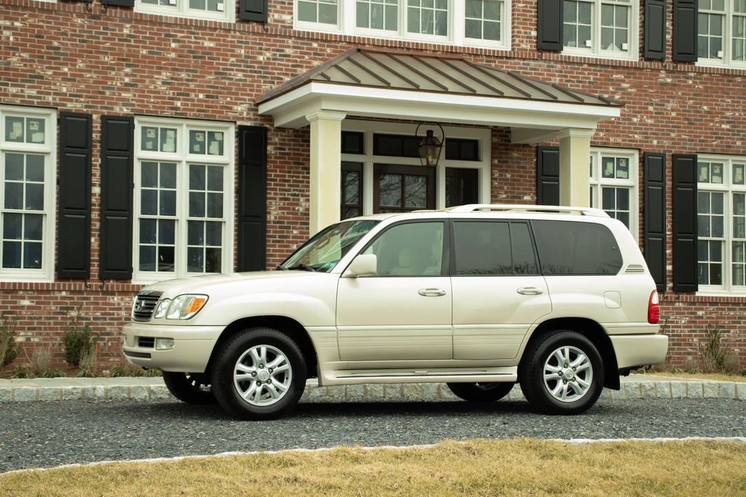 2005 Lexus LX 2nd Gen - Image 6 of 31