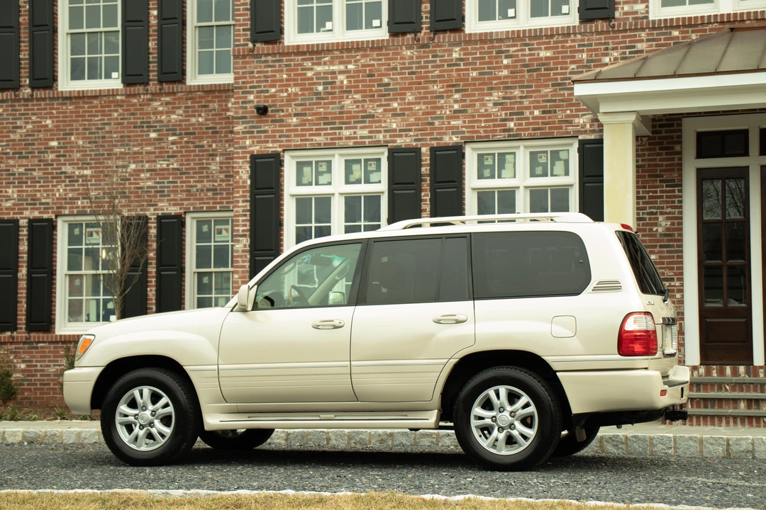 2005 Lexus LX 2nd Gen - Image 7 of 31