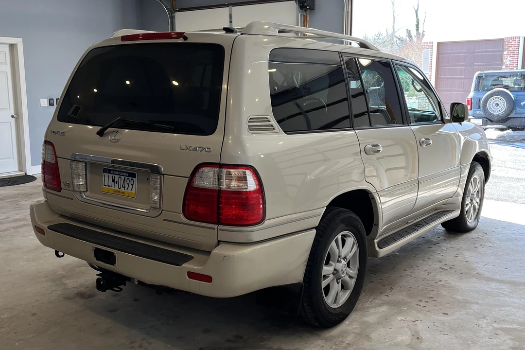 2005 Lexus LX 2nd Gen - Image 9 of 31