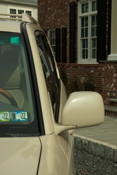 2005 Lexus LX 2nd Gen - Image 22 of 31