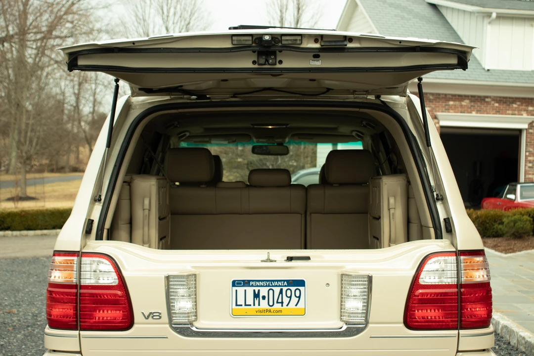 2005 Lexus LX 2nd Gen - Image 29 of 31