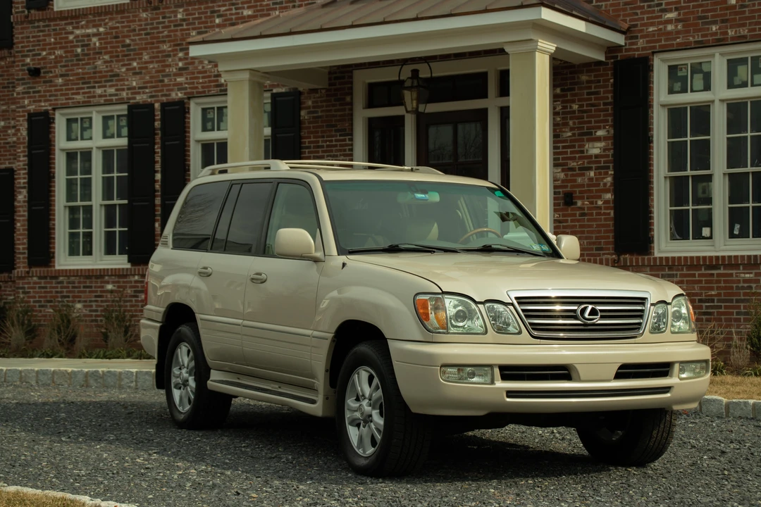 2005 Lexus LX 2nd Gen - Image 13 of 31