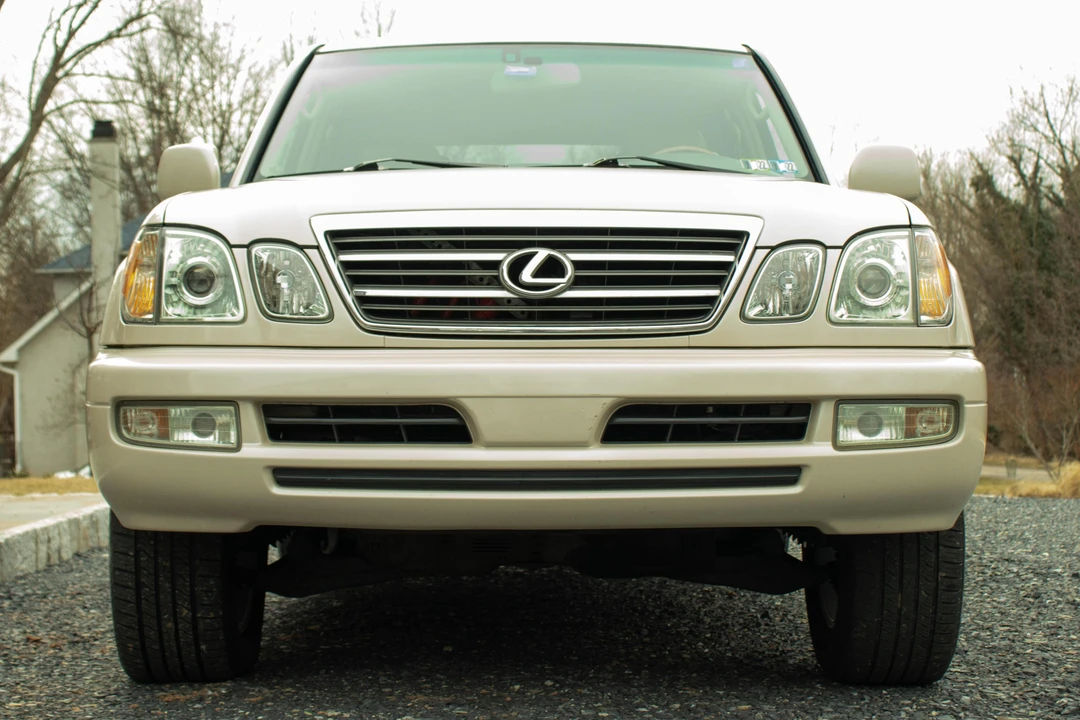 2005 Lexus LX 2nd Gen - Image 2 of 31