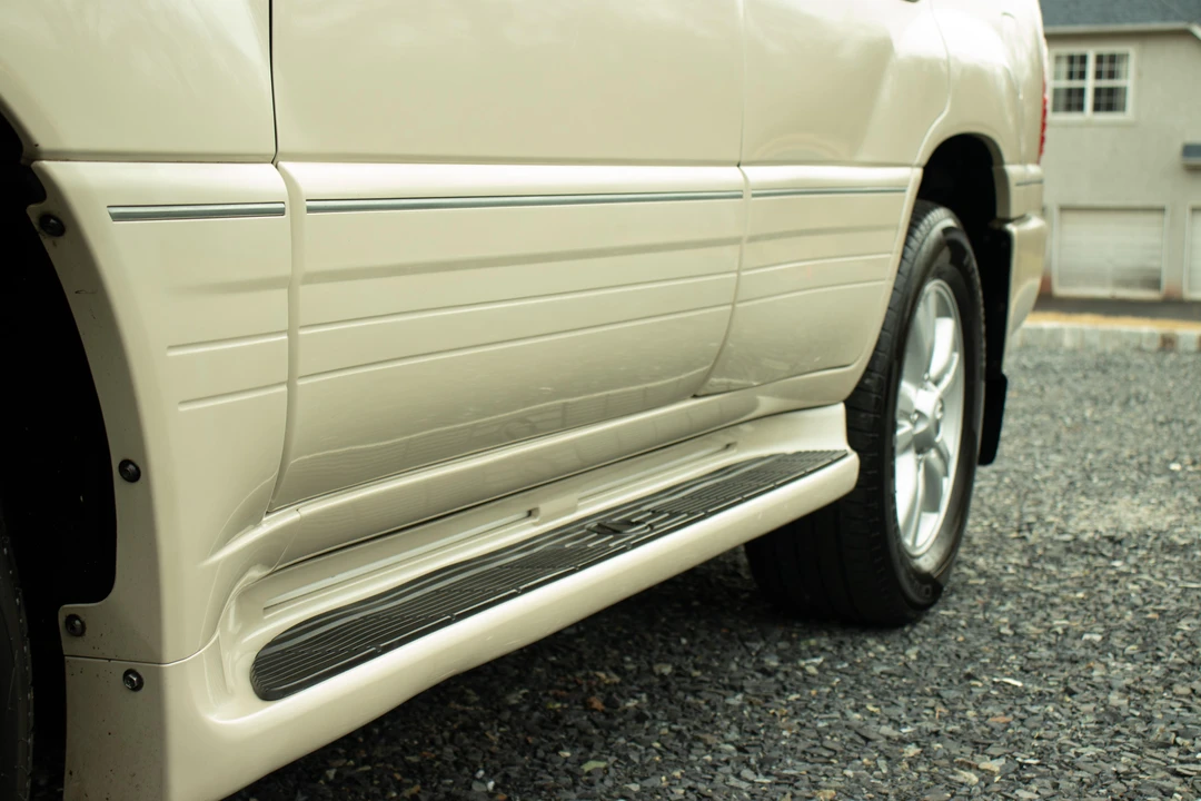 2005 Lexus LX 2nd Gen - Image 24 of 31