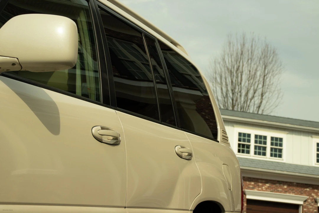 2005 Lexus LX 2nd Gen - Image 23 of 31
