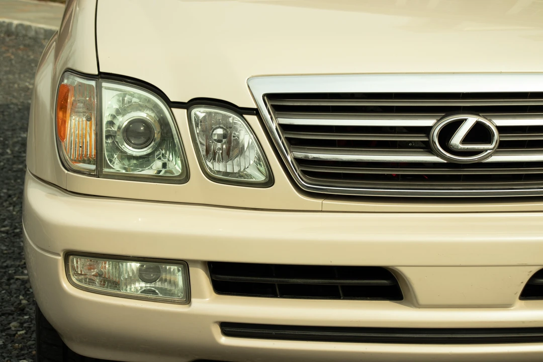 2005 Lexus LX 2nd Gen - Image 18 of 31