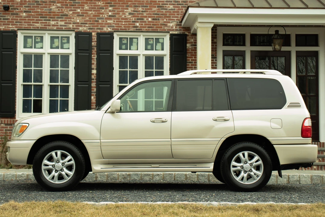 2005 Lexus LX 2nd Gen - Image 3 of 31