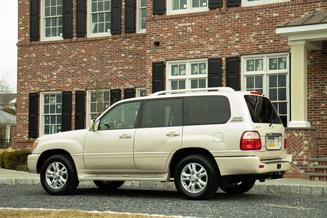 2005 Lexus LX 2nd Gen - Image 8 of 31