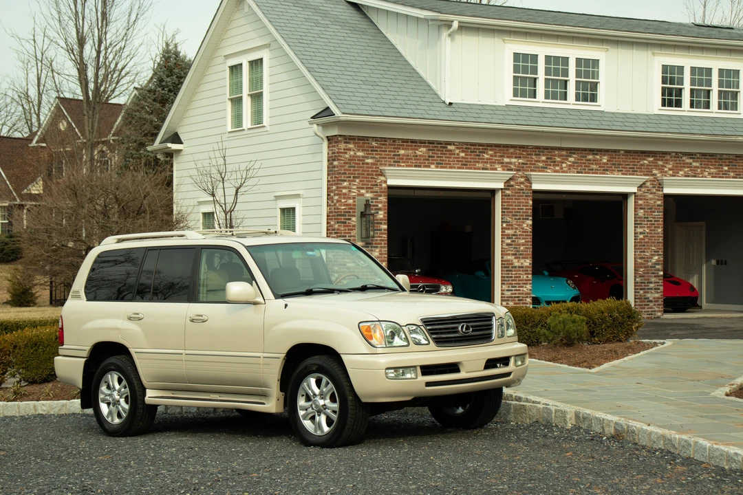 2005 Lexus LX 2nd Gen - Image 11 of 31