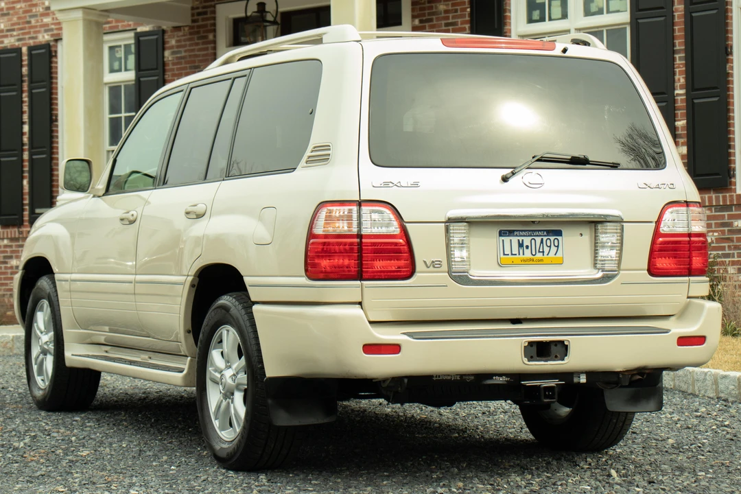 2005 Lexus LX 2nd Gen - Image 4 of 31