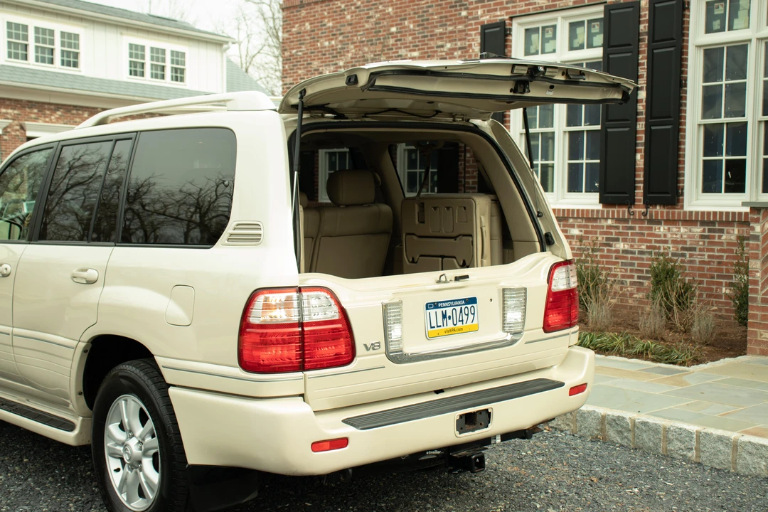 2005 Lexus LX 2nd Gen - Image 28 of 31
