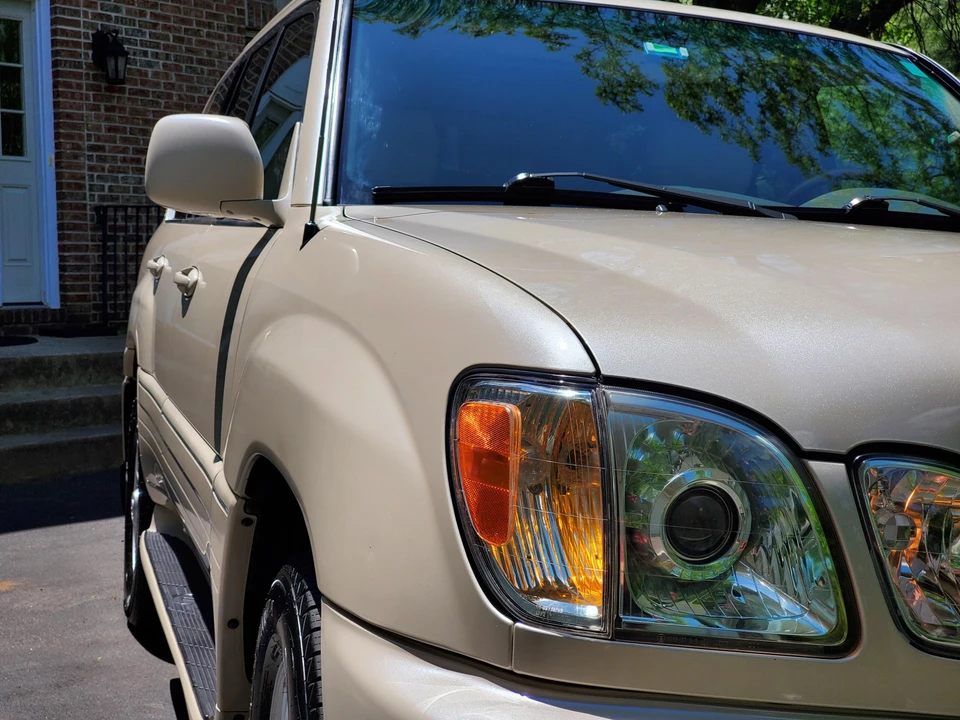 2005 Lexus LX 2nd Gen - Image 11 of 31