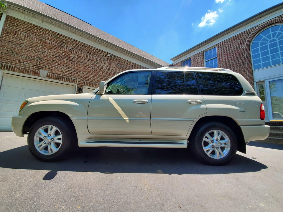2005 Lexus LX 2nd Gen - Image 7 of 31