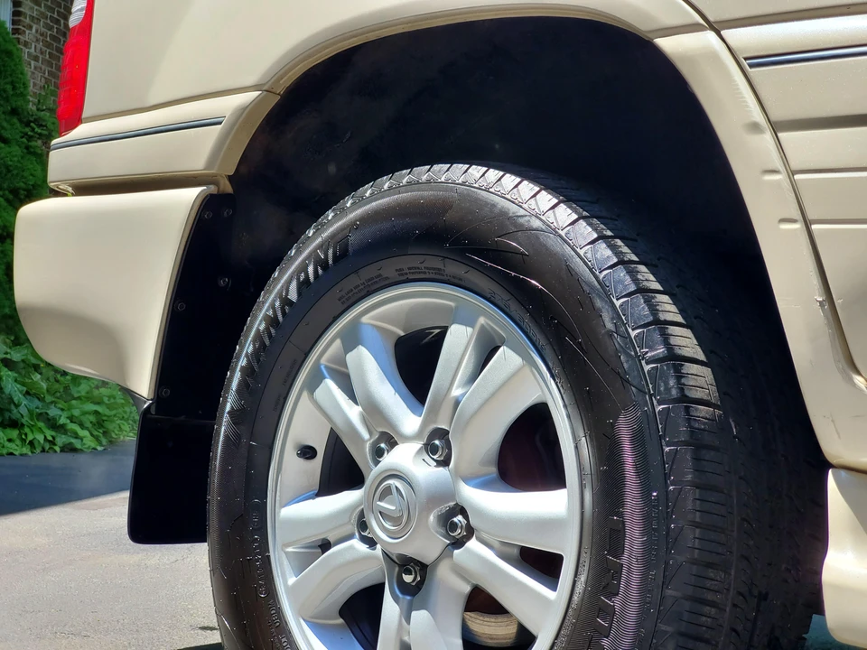 2005 Lexus LX 2nd Gen - Image 24 of 31