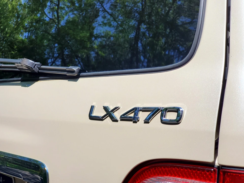 2005 Lexus LX 2nd Gen - Image 19 of 31