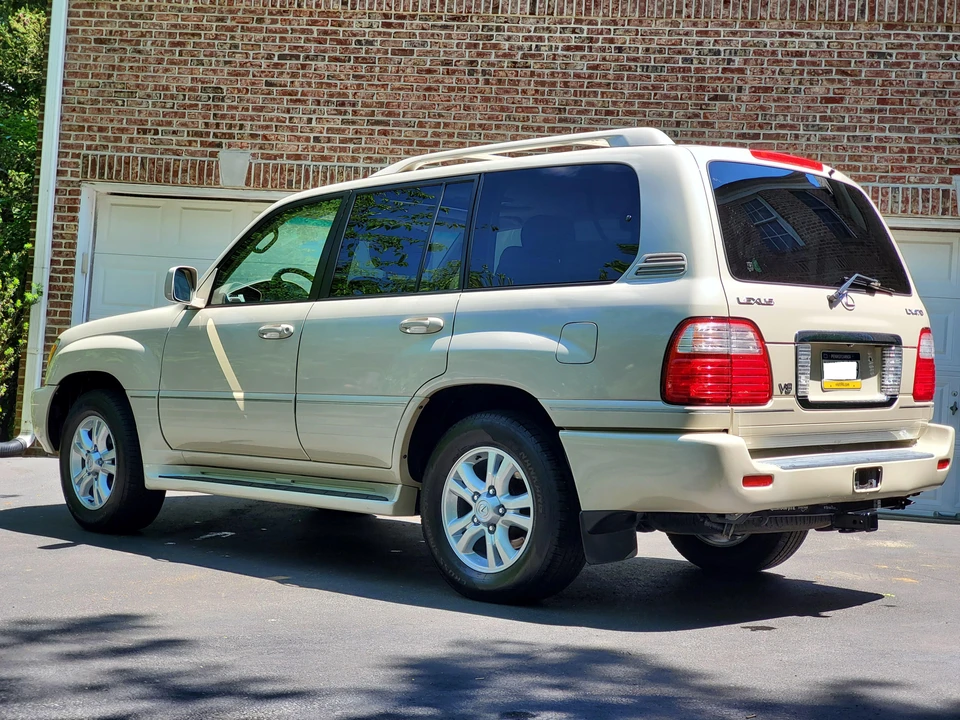 2005 Lexus LX 2nd Gen - Image 8 of 31