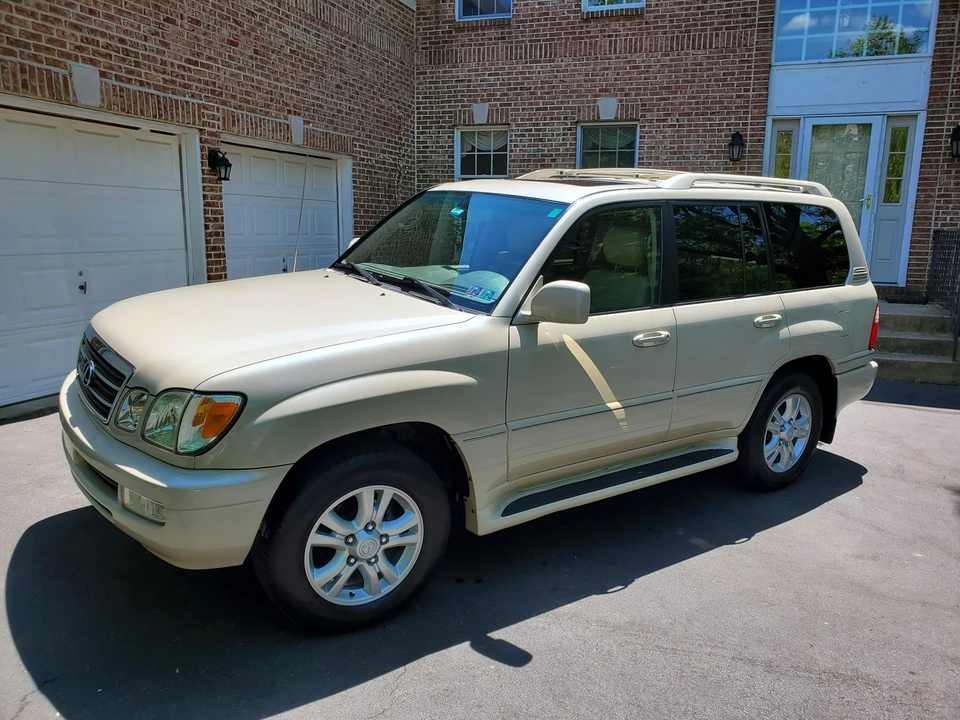 2005 Lexus LX 2nd Gen - Image 6 of 31