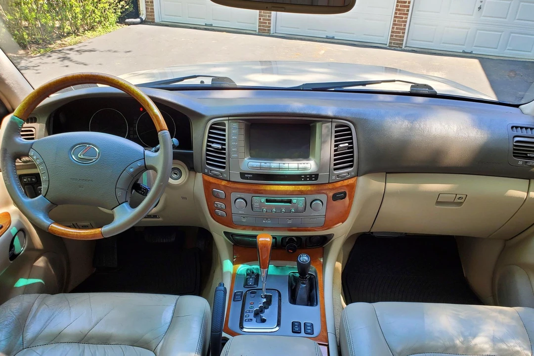 2005 Lexus LX 2nd Gen - Image 26 of 31